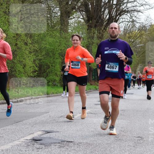 12.04.2026 - 45. Internationalen Wilhelmsburger Insellauf Yannick Fuchs http://msf.ph/oto/9495030 12.04.2026 13:05:12 Laufen 3272, 5332, 4868, 4867, 3277 meine-sportfotos.de