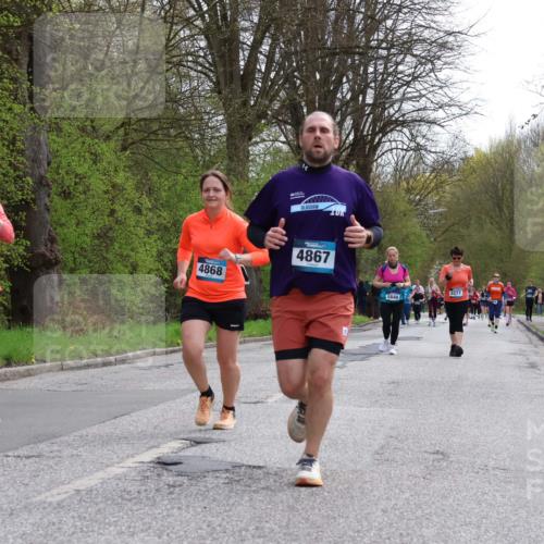 12.04.2026 - 45. Internationalen Wilhelmsburger Insellauf Yannick Fuchs http://msf.ph/oto/9495038 12.04.2026 13:05:12 Laufen 3272, 4868, 4867, 2774, 3277, 5849 meine-sportfotos.de