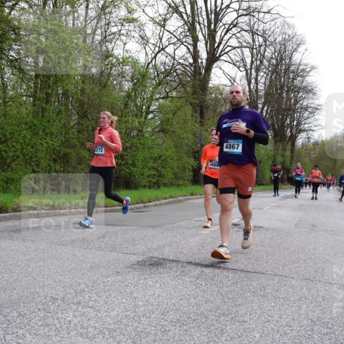 12.04.2026 - 45. Internationalen Wilhelmsburger Insellauf Yannick Fuchs http://msf.ph/oto/9495050 12.04.2026 13:05:13 Laufen 272, 4868, 4867 meine-sportfotos.de