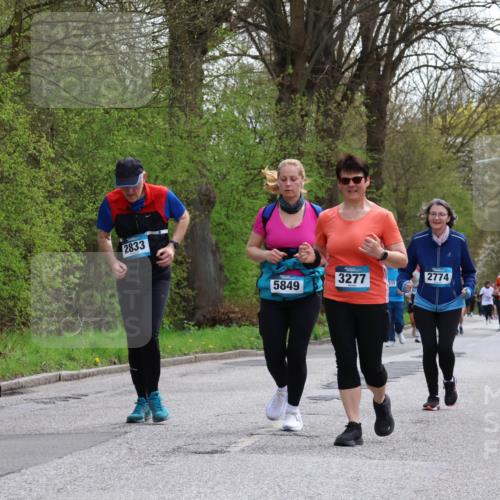 12.04.2026 - 45. Internationalen Wilhelmsburger Insellauf Yannick Fuchs http://msf.ph/oto/9495076 12.04.2026 13:05:16 Laufen 5332, 2833, 5849, 3277, 2774, 112 meine-sportfotos.de