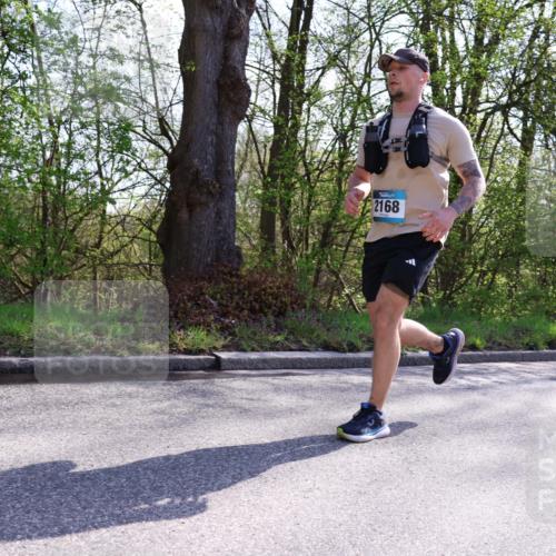 12.04.2026 - 45. Internationalen Wilhelmsburger Insellauf Yannick Fuchs http://msf.ph/oto/9495077 12.04.2026 10:50:06 Laufen 2168 meine-sportfotos.de