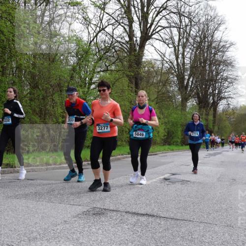 12.04.2026 - 45. Internationalen Wilhelmsburger Insellauf Yannick Fuchs http://msf.ph/oto/9495117 12.04.2026 13:05:20 Laufen 5332, 2833, 3277, 5849, 2774 meine-sportfotos.de