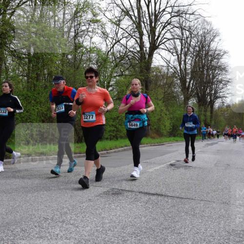12.04.2026 - 45. Internationalen Wilhelmsburger Insellauf Yannick Fuchs http://msf.ph/oto/9495123 12.04.2026 13:05:20 Laufen 5332, 2833, 3277, 5849, 2774 meine-sportfotos.de