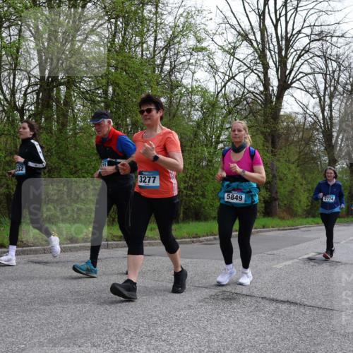12.04.2026 - 45. Internationalen Wilhelmsburger Insellauf Yannick Fuchs http://msf.ph/oto/9495128 12.04.2026 13:05:20 Laufen 332, 3277, 5849, 2774 meine-sportfotos.de