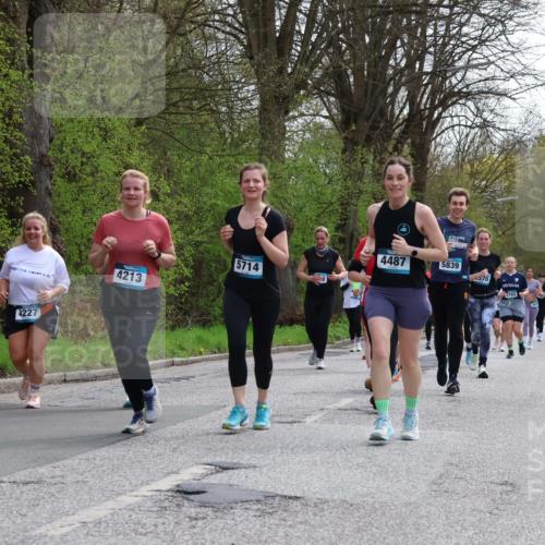 12.04.2026 - 45. Internationalen Wilhelmsburger Insellauf Yannick Fuchs http://msf.ph/oto/9495281 12.04.2026 13:05:37 Laufen 4213, 4227, 4487, 5839, 5714, 570, 3193 meine-sportfotos.de