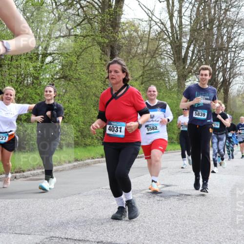 12.04.2026 - 45. Internationalen Wilhelmsburger Insellauf Yannick Fuchs http://msf.ph/oto/9495317 12.04.2026 13:05:41 Laufen 487, 4227, 4031, 5582, 4020, 5839, 570 meine-sportfotos.de