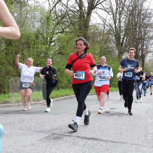 12.04.2026 - 45. Internationalen Wilhelmsburger Insellauf Yannick Fuchs http://msf.ph/oto/9495319 12.04.2026 13:05:41 Laufen 87, 4227, 4031, 5582, 5839, 570, 3193, 4936 meine-sportfotos.de