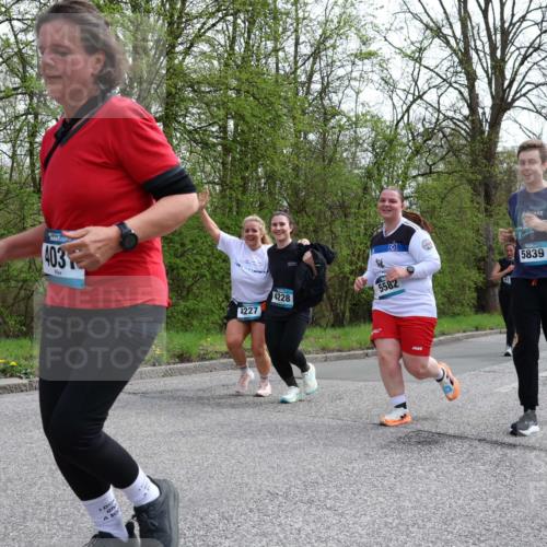 12.04.2026 - 45. Internationalen Wilhelmsburger Insellauf Yannick Fuchs http://msf.ph/oto/9495330 12.04.2026 13:05:42 Laufen 403, 4227, 4228, 5582, 5839, 2570 meine-sportfotos.de