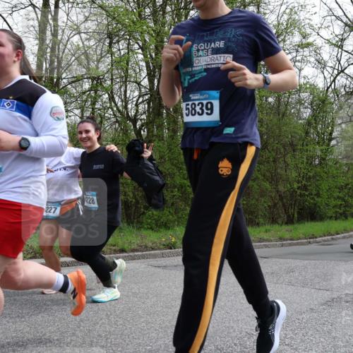 12.04.2026 - 45. Internationalen Wilhelmsburger Insellauf Yannick Fuchs http://msf.ph/oto/9495343 12.04.2026 13:05:43 Laufen 5582, 227, 228, 5839, 174, 4020, 3125 meine-sportfotos.de