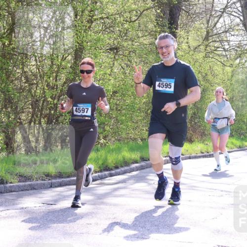 12.04.2026 - 45. Internationalen Wilhelmsburger Insellauf Yannick Fuchs http://msf.ph/oto/9495359 12.04.2026 10:50:45 Laufen 4597, 4595, 3052 meine-sportfotos.de