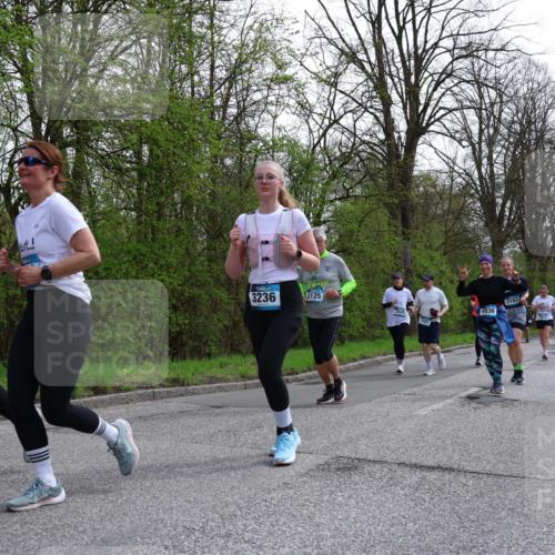 12.04.2026 - 45. Internationalen Wilhelmsburger Insellauf Yannick Fuchs http://msf.ph/oto/9495367 12.04.2026 13:05:46 Laufen 3236, 3125, 3193, 3528, 4936 meine-sportfotos.de