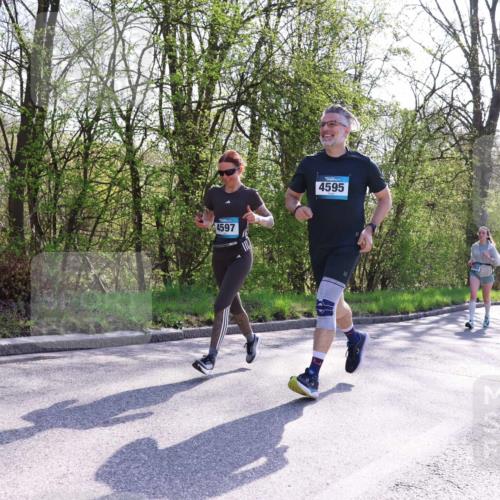 12.04.2026 - 45. Internationalen Wilhelmsburger Insellauf Yannick Fuchs http://msf.ph/oto/9495378 12.04.2026 10:50:47 Laufen 4597, 4595 meine-sportfotos.de