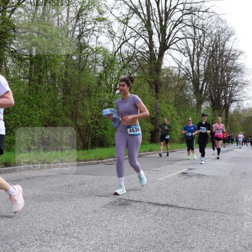12.04.2026 - 45. Internationalen Wilhelmsburger Insellauf Yannick Fuchs http://msf.ph/oto/9495420 12.04.2026 13:05:51 Laufen 1972, 4639, 3265 meine-sportfotos.de