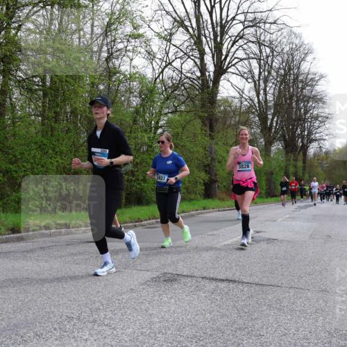 12.04.2026 - 45. Internationalen Wilhelmsburger Insellauf Yannick Fuchs http://msf.ph/oto/9495452 12.04.2026 13:05:54 Laufen 3265, 3927, 3828 meine-sportfotos.de