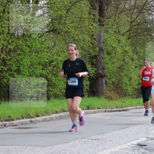 12.04.2026 - 45. Internationalen Wilhelmsburger Insellauf Yannick Fuchs http://msf.ph/oto/9495500 12.04.2026 13:05:59 Laufen 4954, 253, 2366, 2573 meine-sportfotos.de