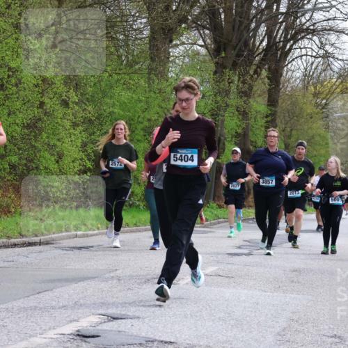 12.04.2026 - 45. Internationalen Wilhelmsburger Insellauf Yannick Fuchs http://msf.ph/oto/9495525 12.04.2026 13:06:02 Laufen 4954, 2572, 2, 5404, 2027, 3857, 2013, 4274, 500 meine-sportfotos.de