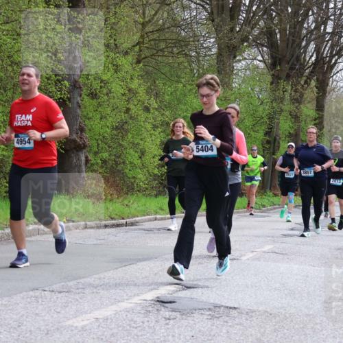 12.04.2026 - 45. Internationalen Wilhelmsburger Insellauf Yannick Fuchs http://msf.ph/oto/9495528 12.04.2026 13:06:02 Laufen 4954, 5404, 3857, 2027, 2013, 500 meine-sportfotos.de