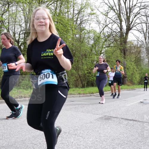 12.04.2026 - 45. Internationalen Wilhelmsburger Insellauf Yannick Fuchs http://msf.ph/oto/9495611 12.04.2026 13:06:13 Laufen 327, 5001 meine-sportfotos.de