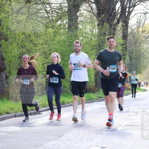 12.04.2026 - 45. Internationalen Wilhelmsburger Insellauf Yannick Fuchs http://msf.ph/oto/9495788 12.04.2026 10:51:29 Laufen 3716, 4246, 221, 3700, 15, 3322 meine-sportfotos.de