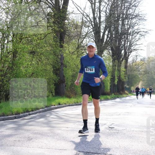12.04.2026 - 45. Internationalen Wilhelmsburger Insellauf Yannick Fuchs http://msf.ph/oto/9495898 12.04.2026 10:51:43 Laufen 5792 meine-sportfotos.de