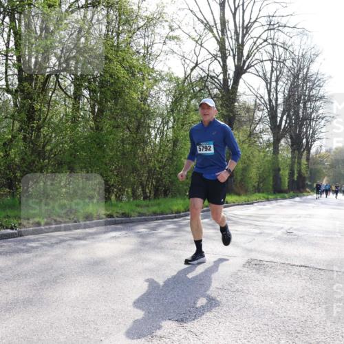 12.04.2026 - 45. Internationalen Wilhelmsburger Insellauf Yannick Fuchs http://msf.ph/oto/9495909 12.04.2026 10:51:44 Laufen 5792 meine-sportfotos.de