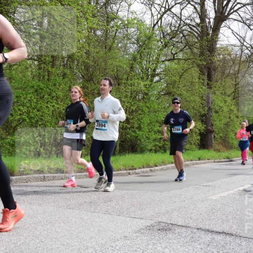 12.04.2026 - 45. Internationalen Wilhelmsburger Insellauf Yannick Fuchs http://msf.ph/oto/9495924 12.04.2026 13:06:52 Laufen 4905, 2880, 2894, 2175, 5786, 4998, 382, 2224 meine-sportfotos.de