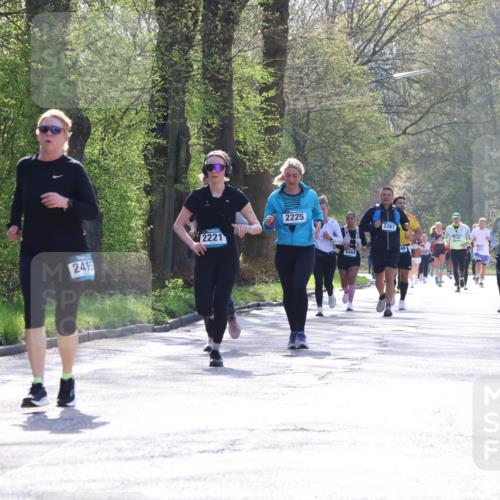 12.04.2026 - 45. Internationalen Wilhelmsburger Insellauf Yannick Fuchs http://msf.ph/oto/9495954 12.04.2026 10:51:53 Laufen 2415, 2221, 2225, 4464, 2267, 2749, 1422, 2864 meine-sportfotos.de