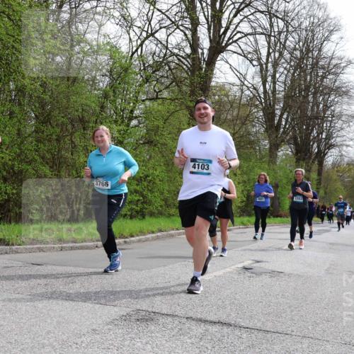 12.04.2026 - 45. Internationalen Wilhelmsburger Insellauf Yannick Fuchs http://msf.ph/oto/9496014 12.04.2026 13:07:05 Laufen 5258, 3766, 4103, 4803, 3203 meine-sportfotos.de
