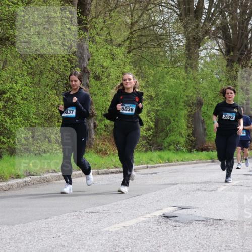 12.04.2026 - 45. Internationalen Wilhelmsburger Insellauf Yannick Fuchs http://msf.ph/oto/9496181 12.04.2026 13:07:28 Laufen 5836, 5837, 2692, 3898 meine-sportfotos.de