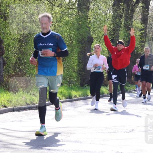 12.04.2026 - 45. Internationalen Wilhelmsburger Insellauf Yannick Fuchs http://msf.ph/oto/9496260 12.04.2026 10:52:25 Laufen 516, 2862, 4870, 2193, 3743 meine-sportfotos.de