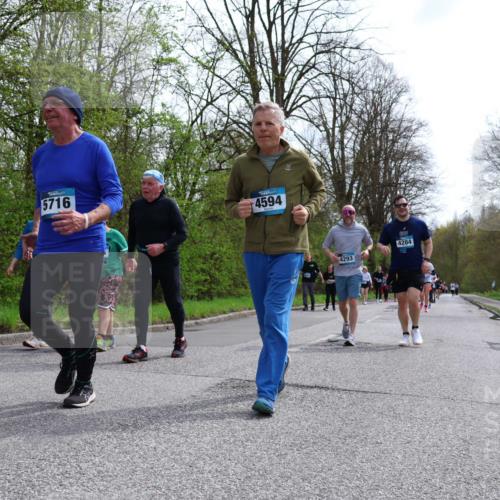 12.04.2026 - 45. Internationalen Wilhelmsburger Insellauf Yannick Fuchs http://msf.ph/oto/9496353 12.04.2026 13:07:46 Laufen 5716, 4594, 4293, 4284 meine-sportfotos.de