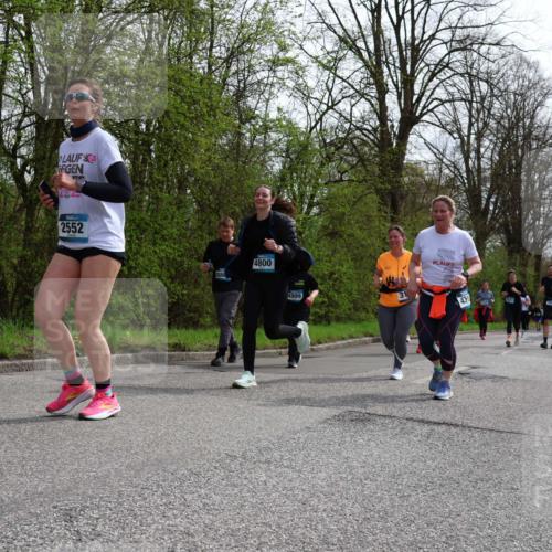 12.04.2026 - 45. Internationalen Wilhelmsburger Insellauf Yannick Fuchs http://msf.ph/oto/9496433 12.04.2026 13:07:53 Laufen 2552, 4800, 4999, 1247 meine-sportfotos.de