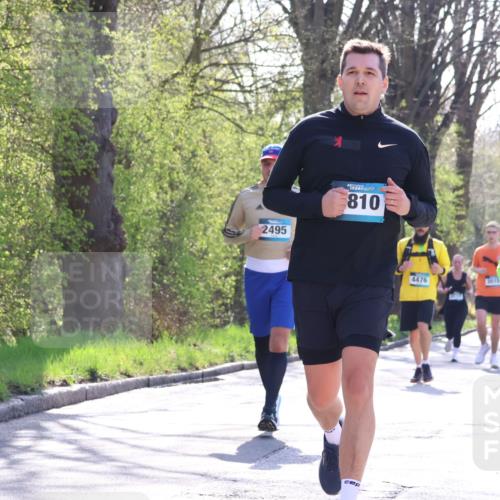 12.04.2026 - 45. Internationalen Wilhelmsburger Insellauf Yannick Fuchs http://msf.ph/oto/9496466 12.04.2026 10:52:46 Laufen 2495, 810, 3015, 4476, 4477 meine-sportfotos.de