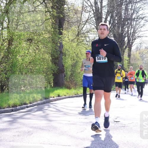 12.04.2026 - 45. Internationalen Wilhelmsburger Insellauf Yannick Fuchs http://msf.ph/oto/9496469 12.04.2026 10:52:46 Laufen 249, 5810, 39, 4476, 2015, 4477 meine-sportfotos.de