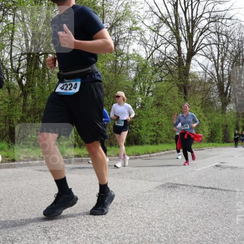 12.04.2026 - 45. Internationalen Wilhelmsburger Insellauf Yannick Fuchs http://msf.ph/oto/9496492 12.04.2026 13:07:58 Laufen 23, 4224, 3603, 4348 meine-sportfotos.de
