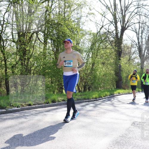 12.04.2026 - 45. Internationalen Wilhelmsburger Insellauf Yannick Fuchs http://msf.ph/oto/9496505 12.04.2026 10:52:49 Laufen 2495, 4476, 4477 meine-sportfotos.de