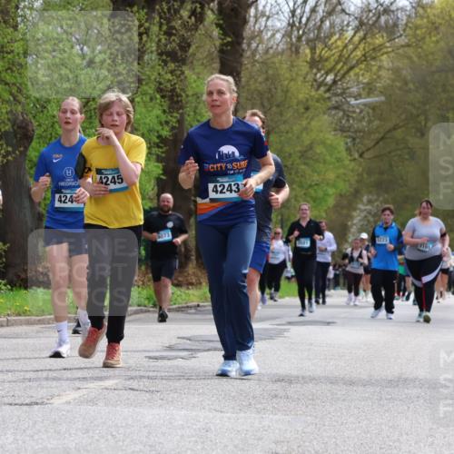 12.04.2026 - 45. Internationalen Wilhelmsburger Insellauf Yannick Fuchs http://msf.ph/oto/9496898 12.04.2026 13:08:37 Laufen 262, 424, 4245, 4243, 4073, 5223, 3581, 2101, 4593 meine-sportfotos.de