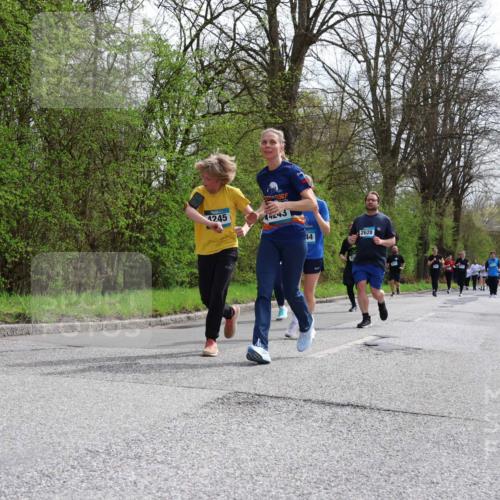 12.04.2026 - 45. Internationalen Wilhelmsburger Insellauf Yannick Fuchs http://msf.ph/oto/9496940 12.04.2026 13:08:41 Laufen 4245, 4243, 44, 2628 meine-sportfotos.de