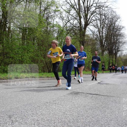 12.04.2026 - 45. Internationalen Wilhelmsburger Insellauf Yannick Fuchs http://msf.ph/oto/9496946 12.04.2026 13:08:42 Laufen 4245, 4243, 424 meine-sportfotos.de