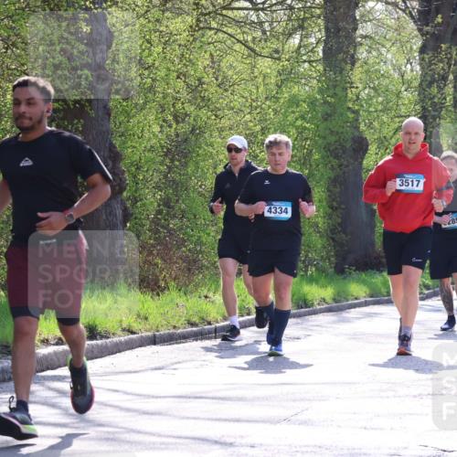 12.04.2026 - 45. Internationalen Wilhelmsburger Insellauf Yannick Fuchs http://msf.ph/oto/9497110 12.04.2026 10:54:05 Laufen 4334, 3517, 285, 0000 meine-sportfotos.de