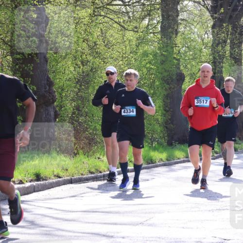 12.04.2026 - 45. Internationalen Wilhelmsburger Insellauf Yannick Fuchs http://msf.ph/oto/9497112 12.04.2026 10:54:05 Laufen 4334, 3517, 3285, 0000 meine-sportfotos.de