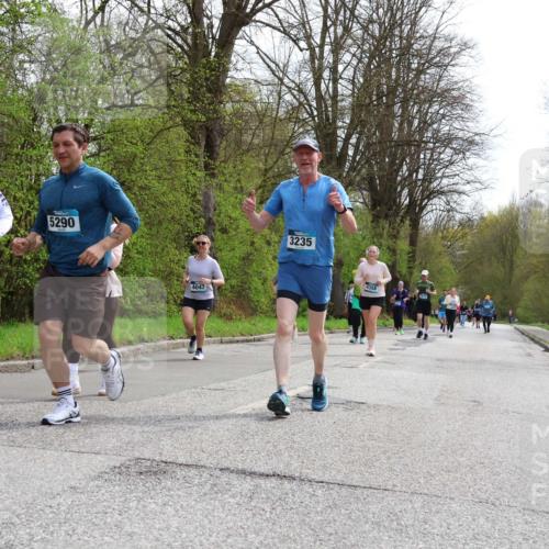 12.04.2026 - 45. Internationalen Wilhelmsburger Insellauf Yannick Fuchs http://msf.ph/oto/9497139 12.04.2026 13:09:00 Laufen 057, 5290, 4047, 3235, 4358 meine-sportfotos.de