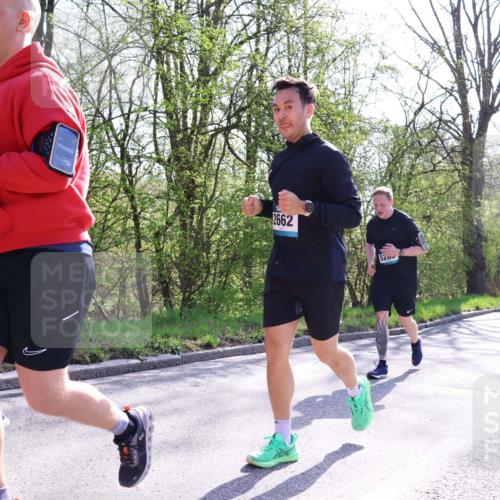 12.04.2026 - 45. Internationalen Wilhelmsburger Insellauf Yannick Fuchs http://msf.ph/oto/9497184 12.04.2026 10:54:12 Laufen 4334, 0000, 520 meine-sportfotos.de