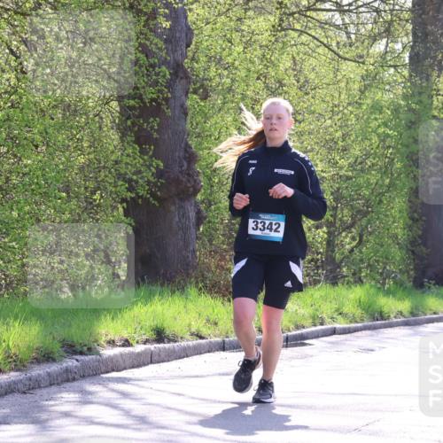 12.04.2026 - 45. Internationalen Wilhelmsburger Insellauf Yannick Fuchs http://msf.ph/oto/9497220 12.04.2026 10:54:21 Laufen 8, 3342 meine-sportfotos.de