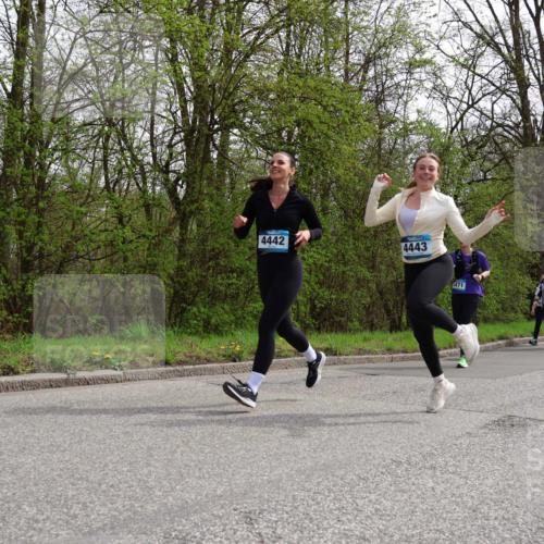 12.04.2026 - 45. Internationalen Wilhelmsburger Insellauf Yannick Fuchs http://msf.ph/oto/9497251 12.04.2026 13:09:10 Laufen 4442, 4443, 471, 4341, 1939 meine-sportfotos.de