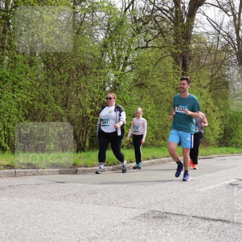 12.04.2026 - 45. Internationalen Wilhelmsburger Insellauf Yannick Fuchs http://msf.ph/oto/9497275 12.04.2026 13:09:13 Laufen 4341, 5122, 2332, 2290 meine-sportfotos.de