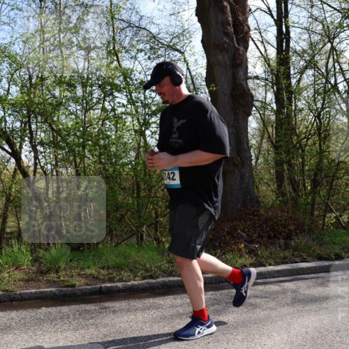12.04.2026 - 45. Internationalen Wilhelmsburger Insellauf Yannick Fuchs http://msf.ph/oto/9497340 12.04.2026 10:54:45 Laufen 142 meine-sportfotos.de