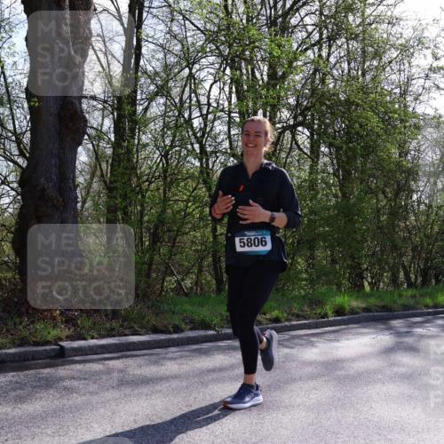 12.04.2026 - 45. Internationalen Wilhelmsburger Insellauf Yannick Fuchs http://msf.ph/oto/9497385 12.04.2026 10:54:50 Laufen 5806 meine-sportfotos.de
