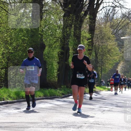 12.04.2026 - 45. Internationalen Wilhelmsburger Insellauf Yannick Fuchs http://msf.ph/oto/9497409 12.04.2026 10:54:55 Laufen 3740, 2924, 3333 meine-sportfotos.de