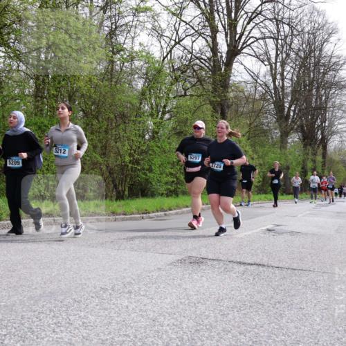 12.04.2026 - 45. Internationalen Wilhelmsburger Insellauf Yannick Fuchs http://msf.ph/oto/9497456 12.04.2026 13:09:41 Laufen 5297, 5212, 3720, 5209 meine-sportfotos.de